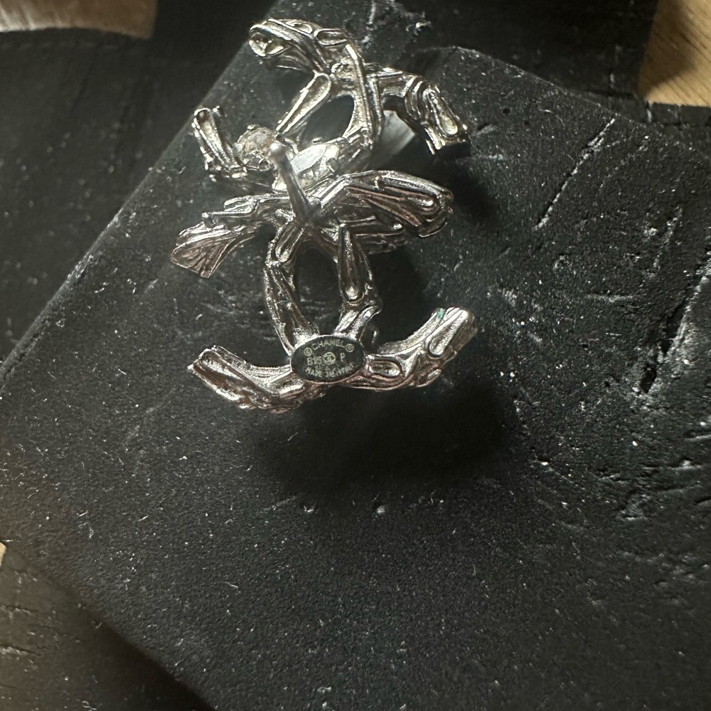 Coco Chanel CC B15P Stud Earrings - Picture 6 of 6